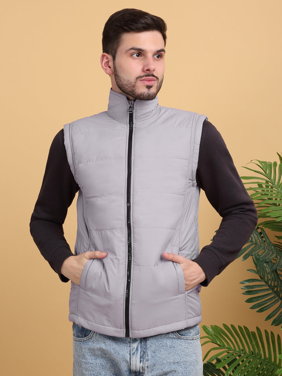 Klotthe Men Grey Solid Sleeveless Quilted Jacket