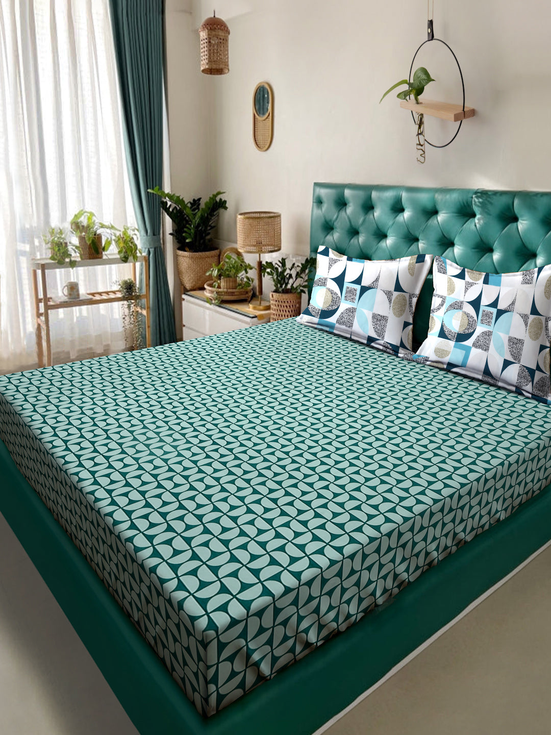 Klotthe Green Geometric 300 TC Cotton Blend Double Bedsheet with 2 Pillow Covers