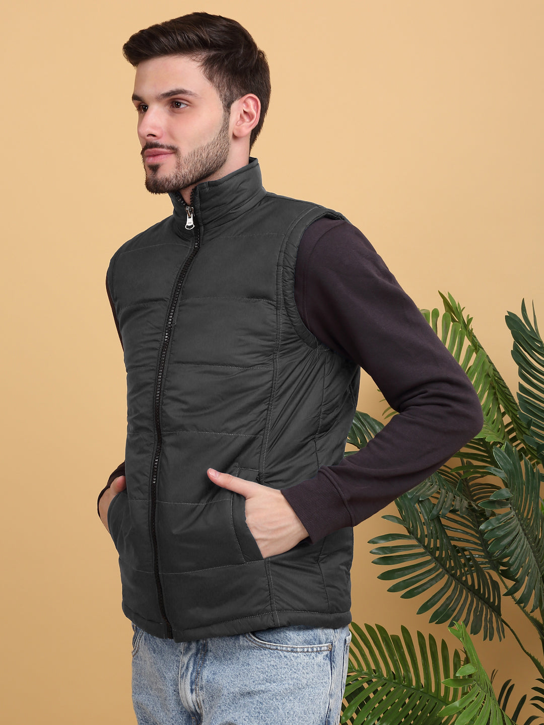 Klotthe Men Black Solid Sleeveless Quilted Jacket