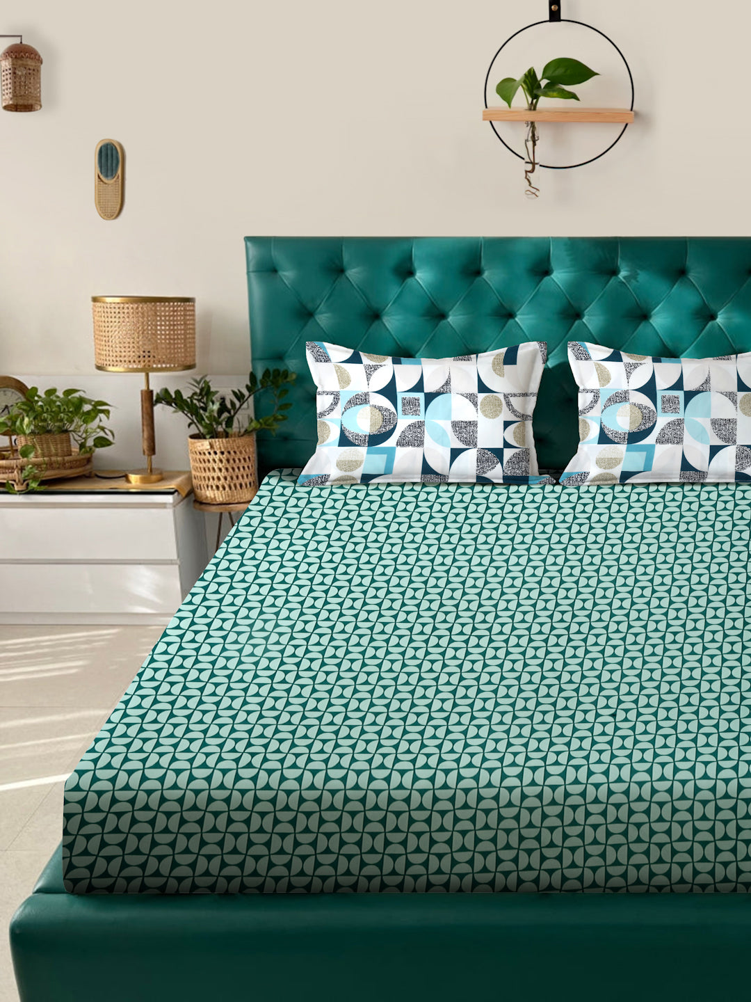 Klotthe Green Geometric 300 TC Cotton Blend Double Bedsheet with 2 Pillow Covers