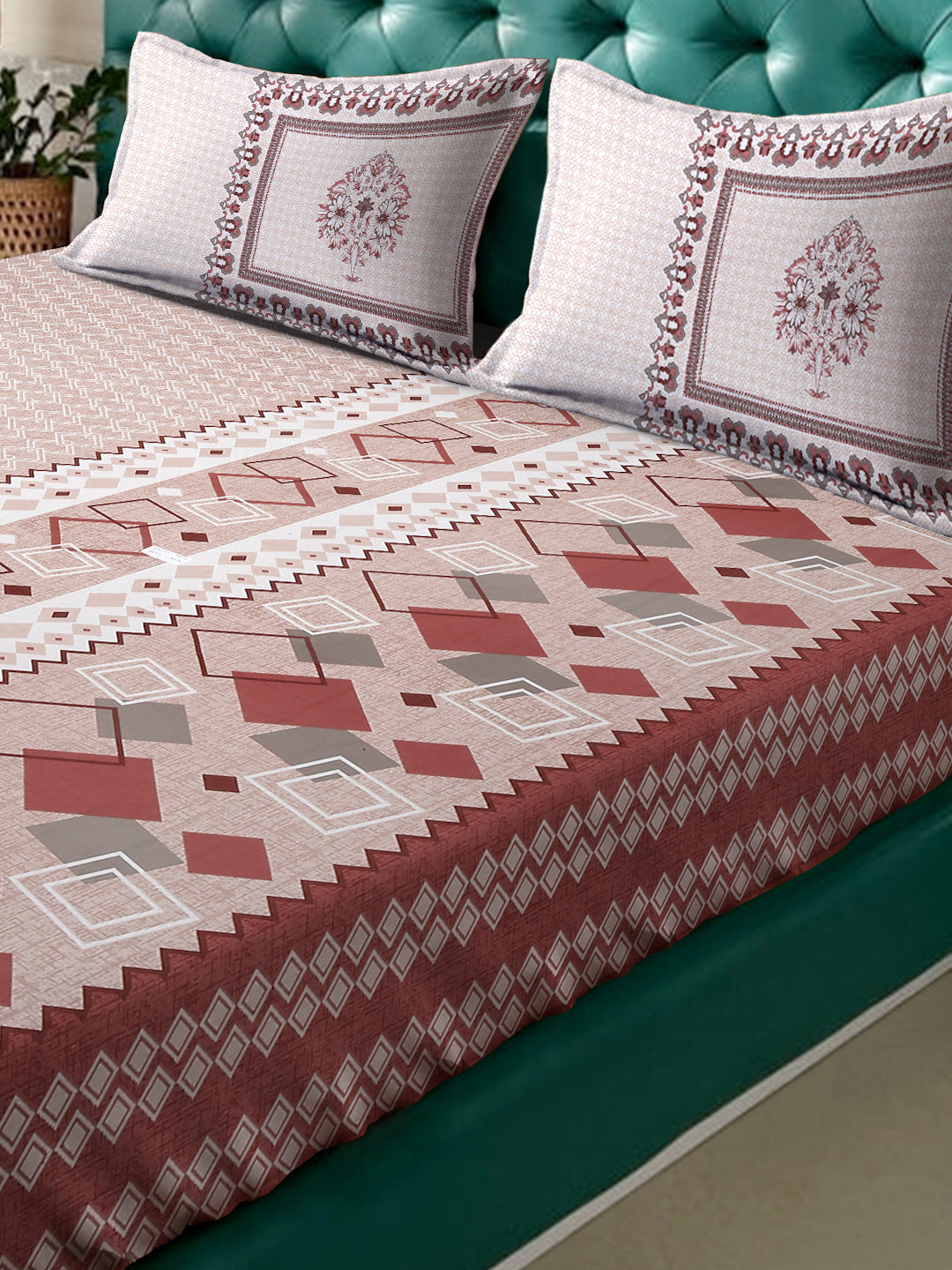 Klotthe Peach Geometric 400 TC Pure Cotton Super King Double Bedsheet with 2 Pillow covers