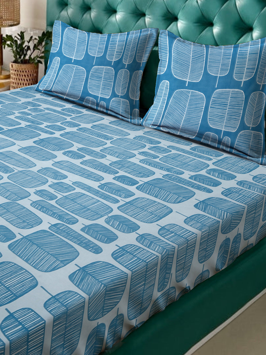 Klotthe Turquoise Geometric 300 TC Cotton Blend Double Bedsheet with 2 Pillow Covers