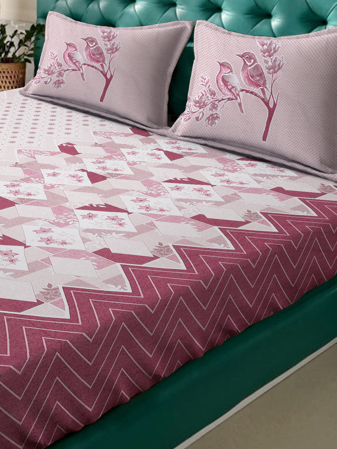 Klotthe Magenta Geometric 400 TC Pure Cotton Fitted Super King Double Bedsheet with 2 Pillow covers