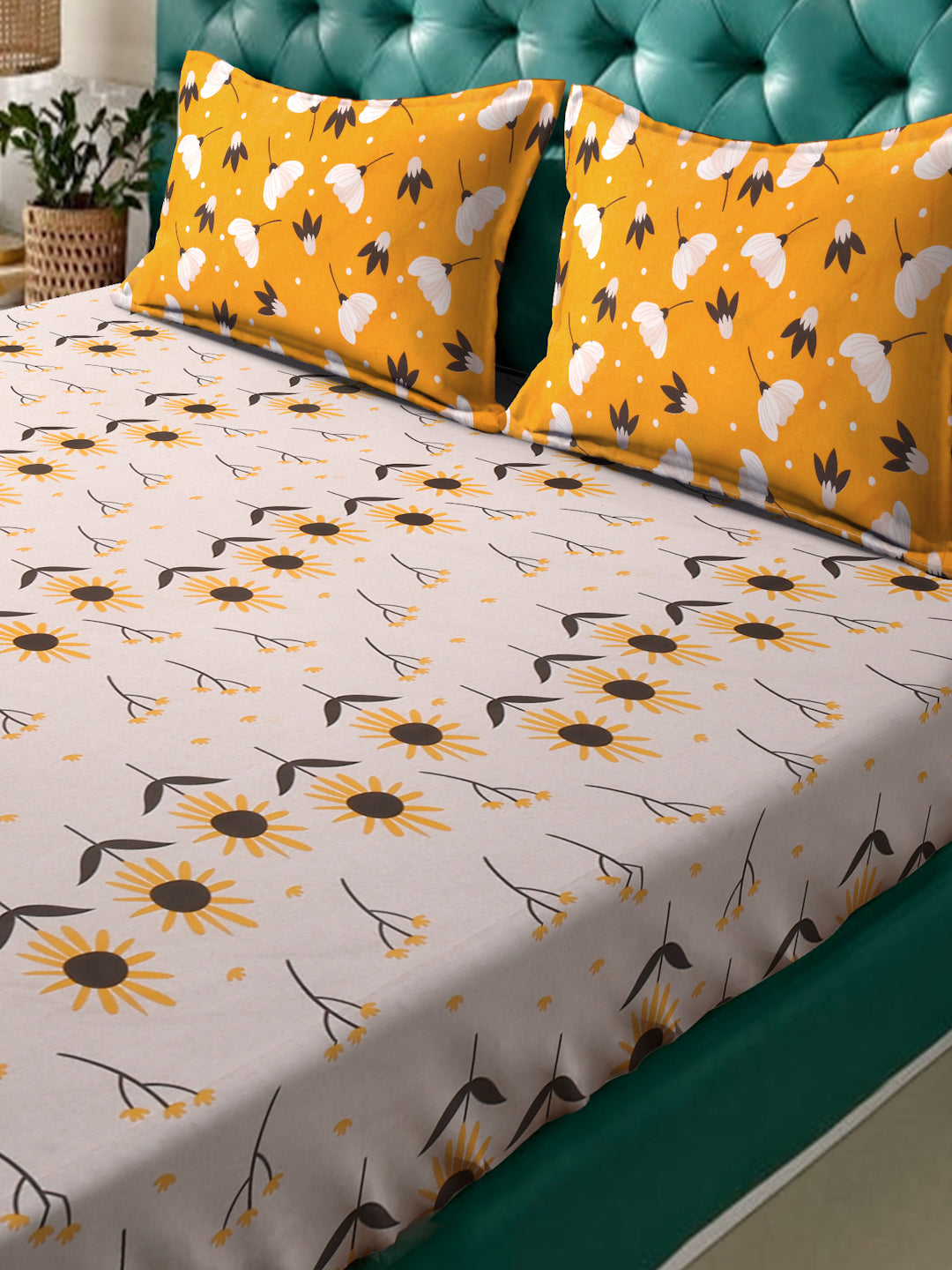 Klotthe Peach Floral 300 TC Cotton Blend Fitted Double Bedsheet in Book Fold Packing