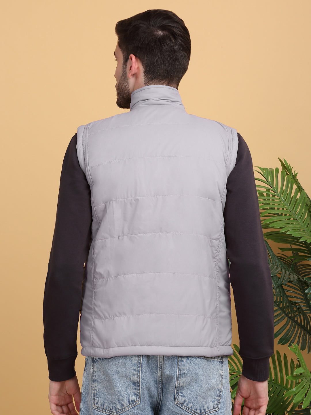 Klotthe Men Grey Solid Sleeveless Quilted Jacket