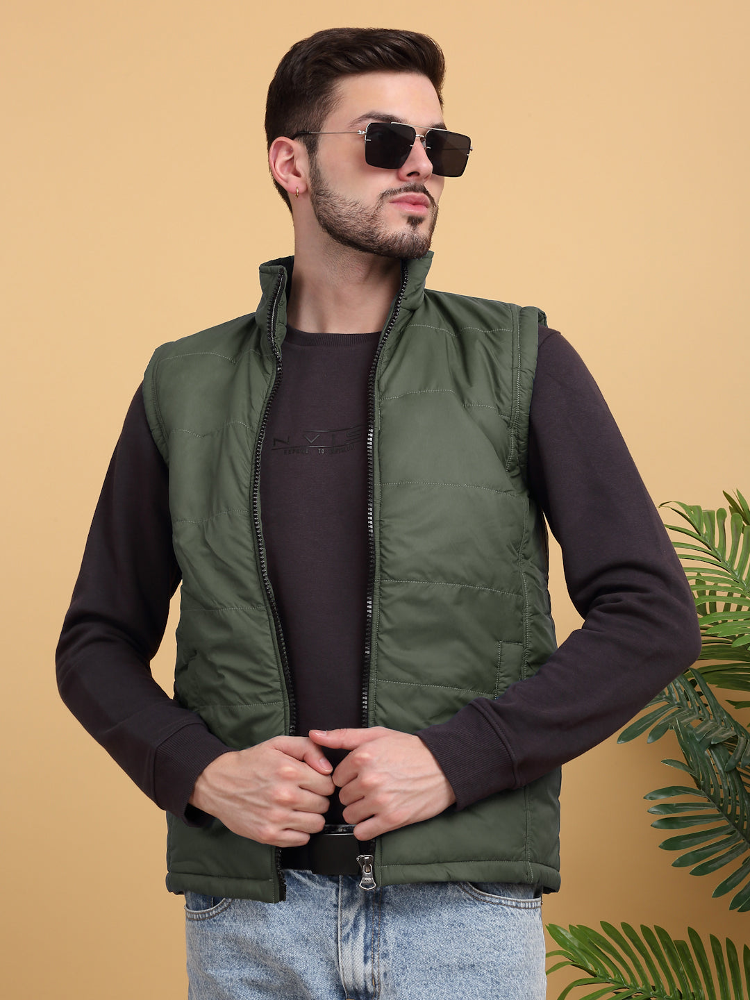 Klotthe Men Green Solid Sleeveless Quilted Jacket