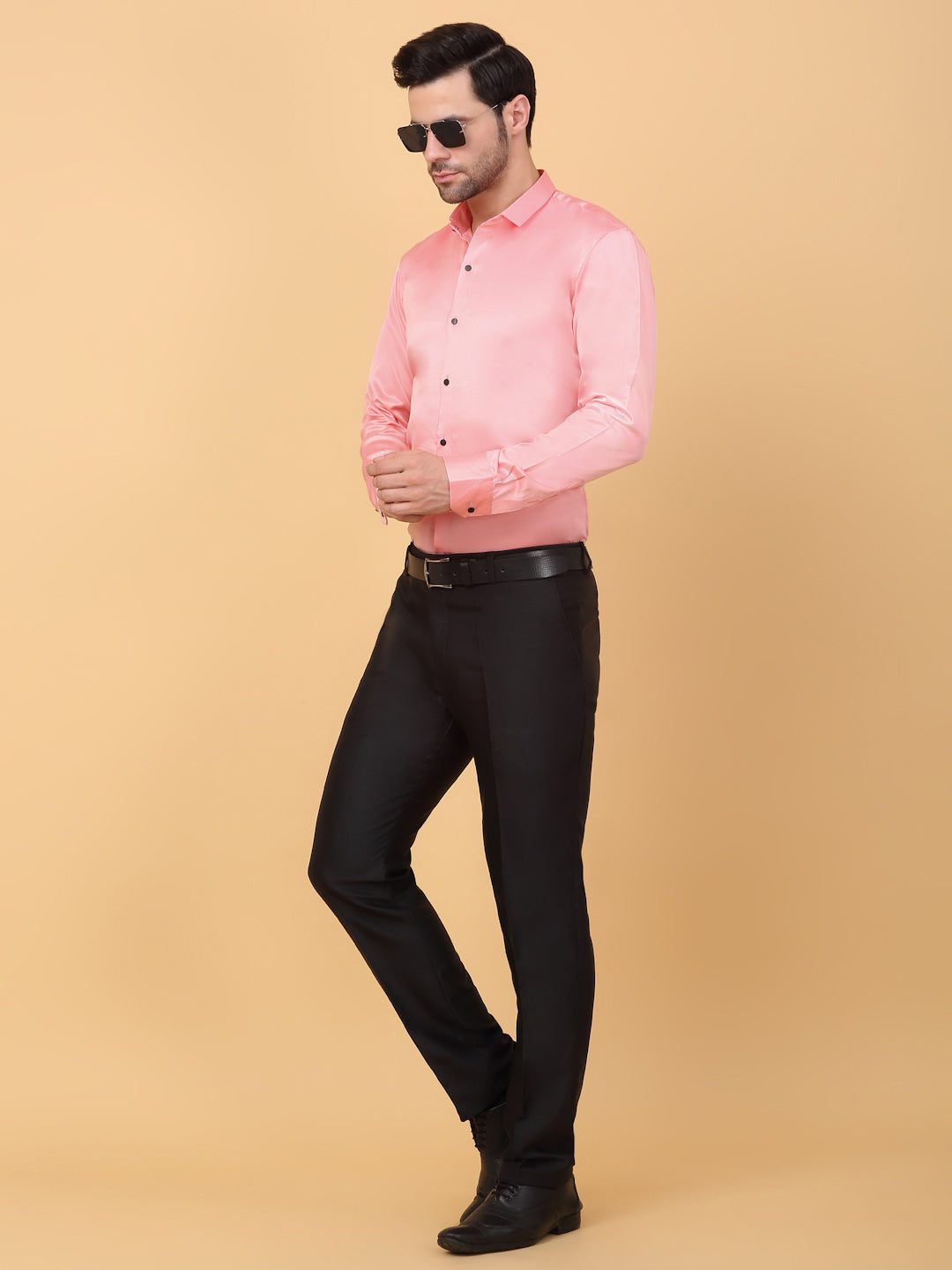 Klotthe Men Pink Solid Spread Collar Satin Formal Shirt