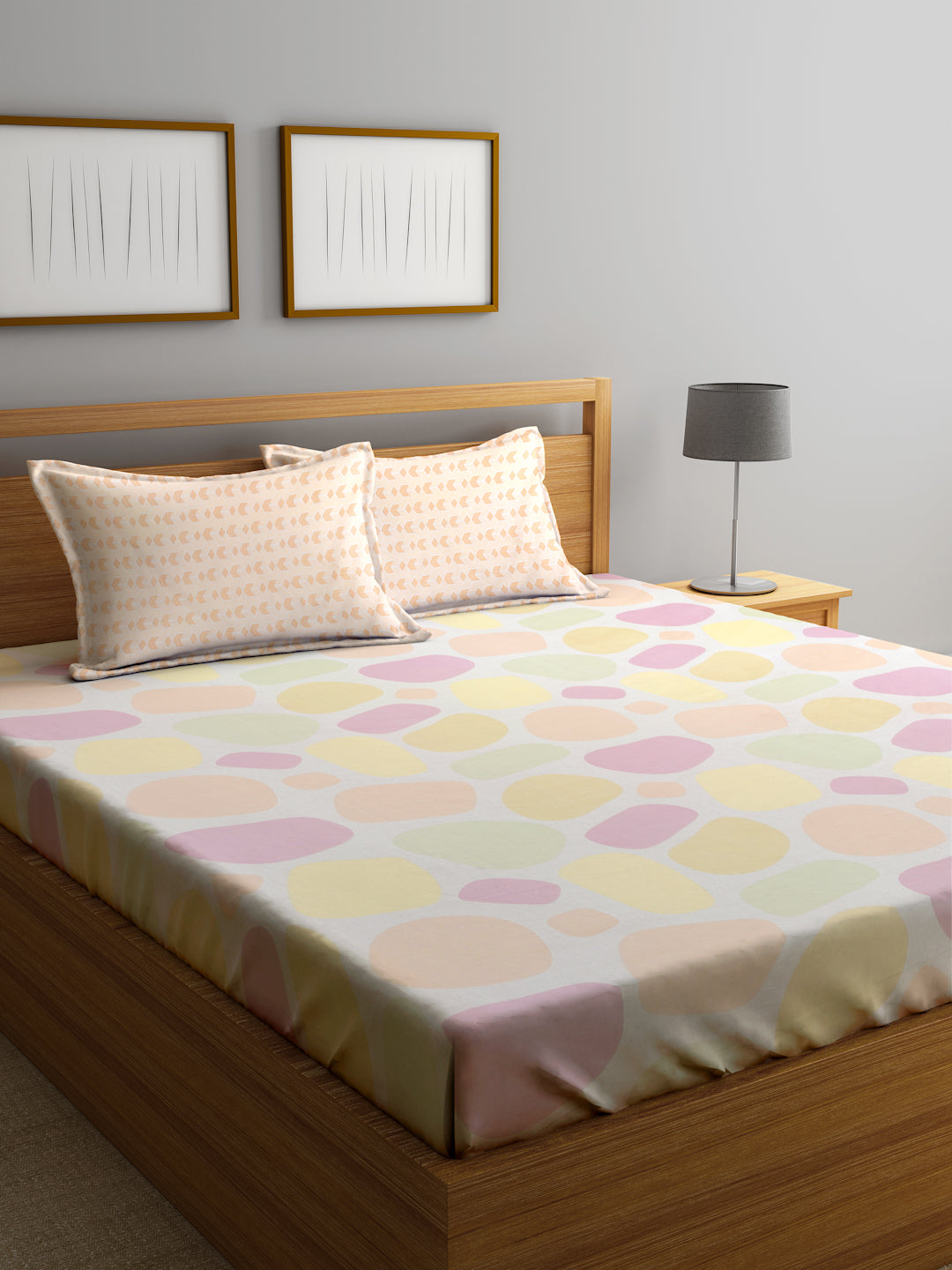 Klotthe Multicolor Geometric 300 TC Cotton Blend Fitted Double Bedsheet Set in Book Fold Packing