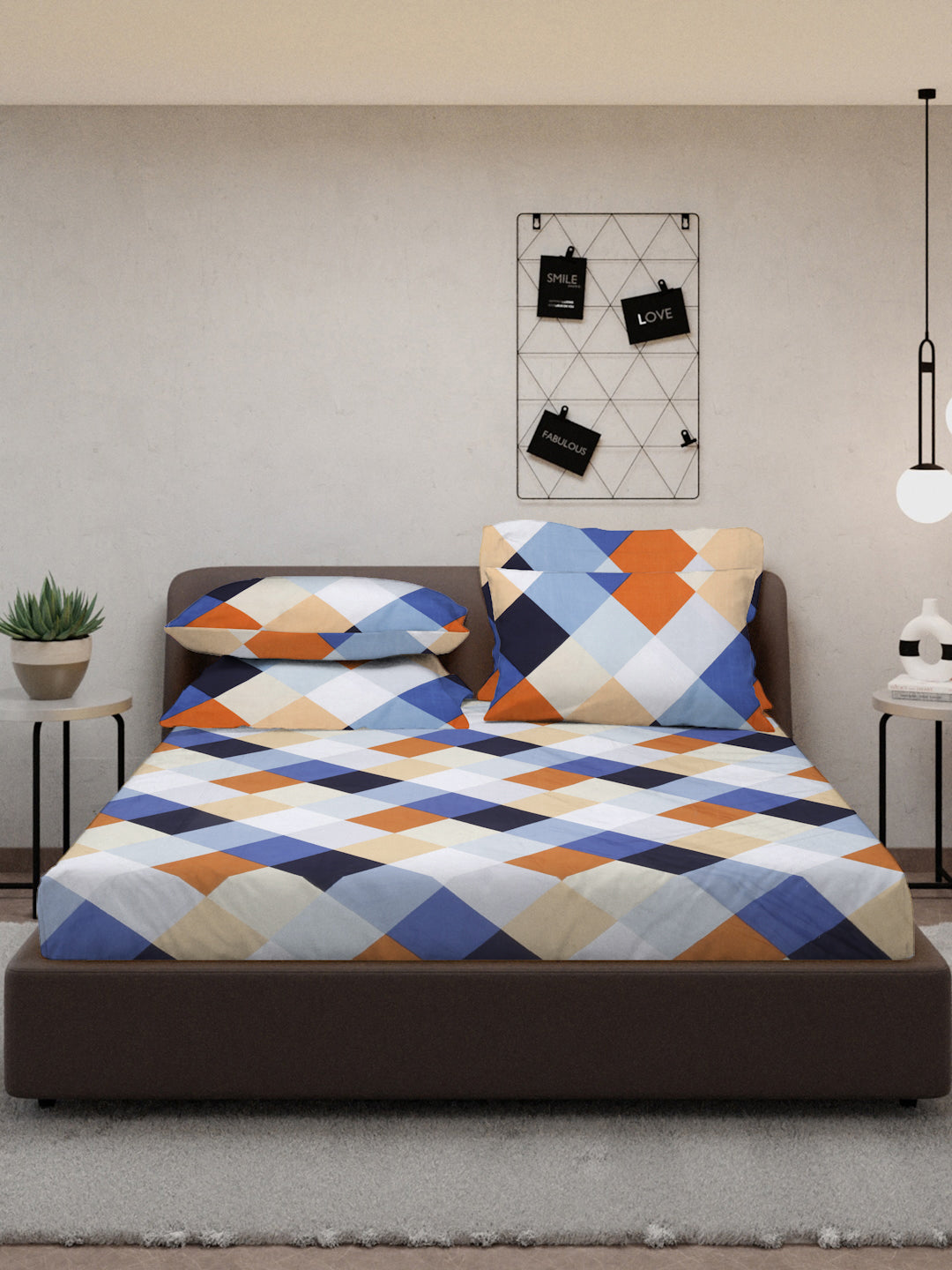 Klotthe Multicolor Geometric 300 TC Cotton Blend Double Bedsheet with 4 Pillow Covers