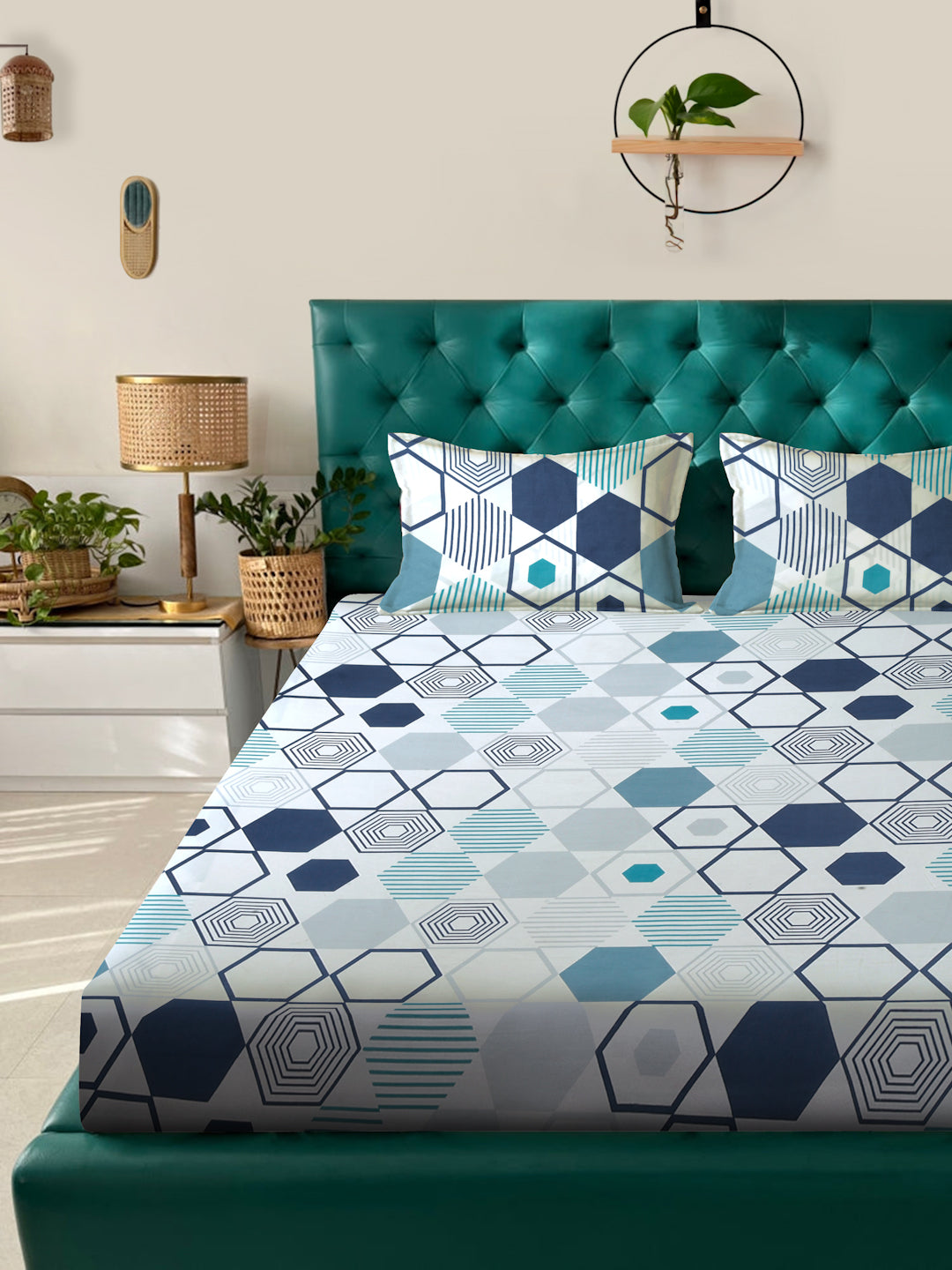 Klotthe Multicolor Geometric 300 TC Cotton Blend Double Bedsheet with 2 Pillow Covers