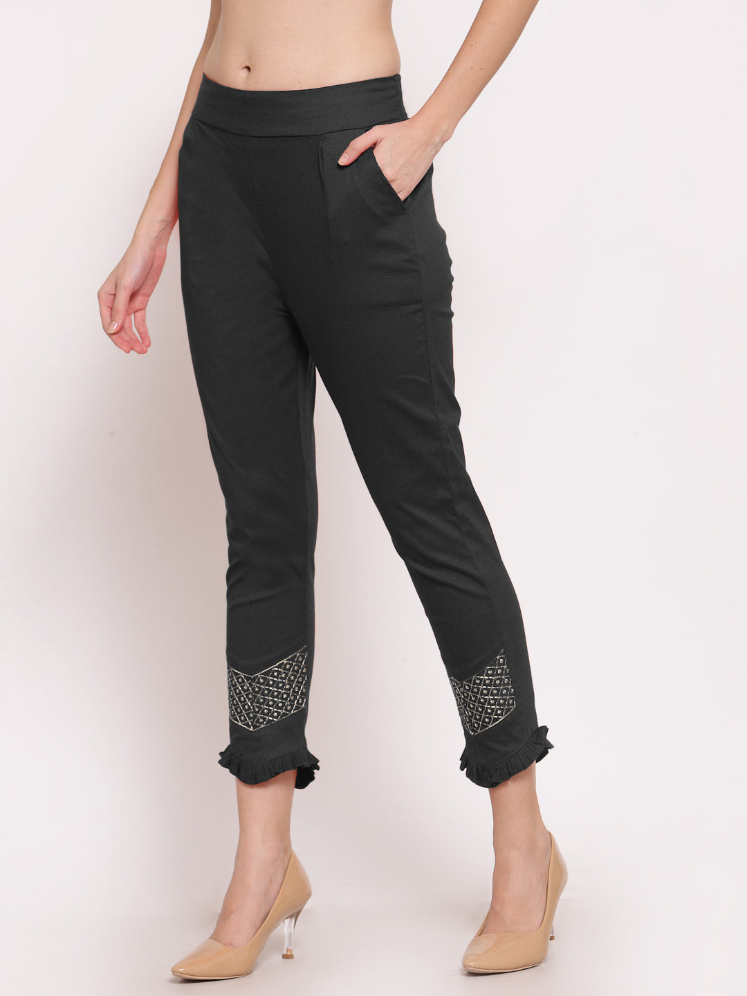 Klotthe Women Black Solid Slim Fit Trouser