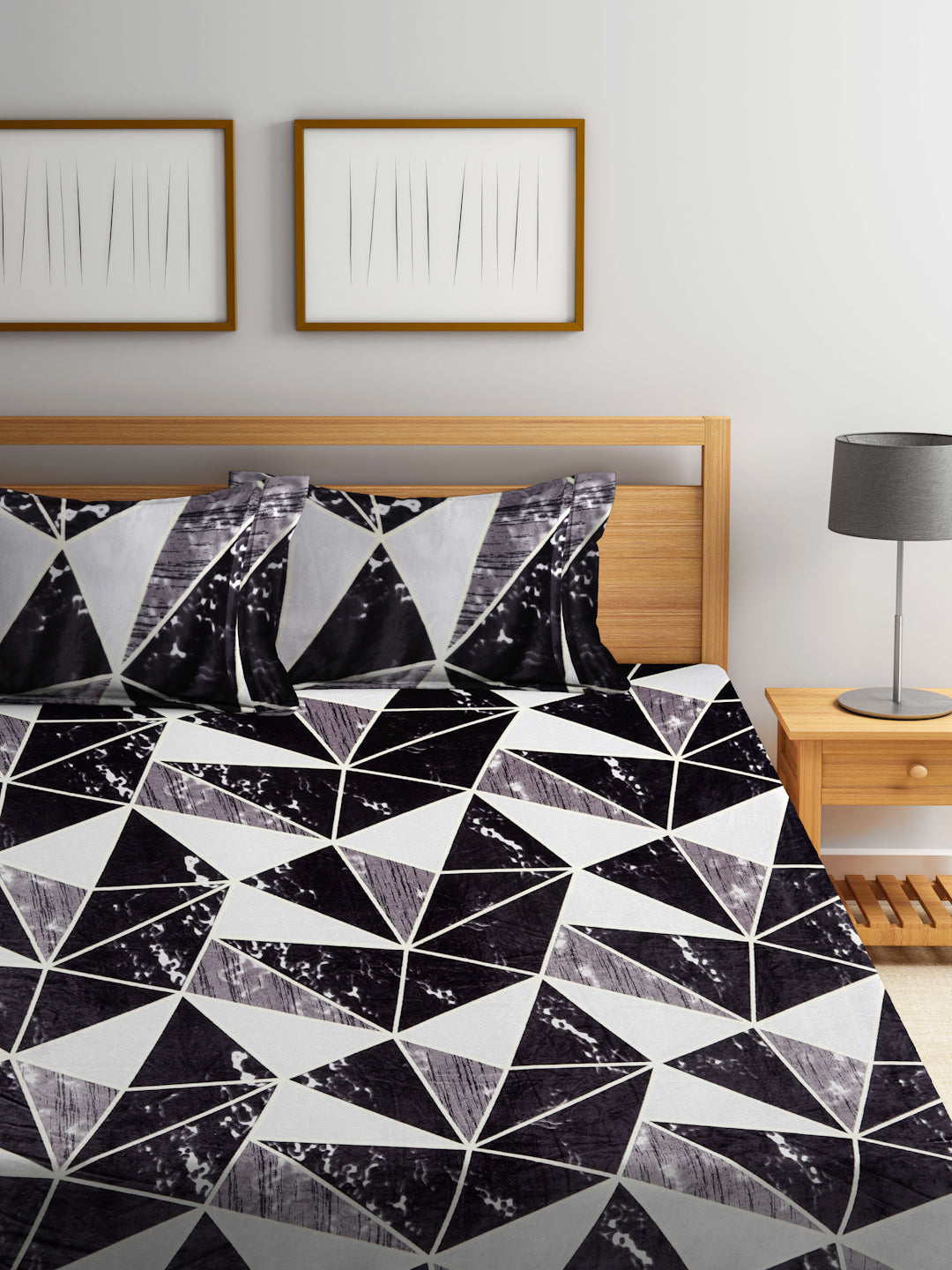 Klotthe Black Geometric Woolen Fitted Double Bed Sheet with 2 Pillow Covers