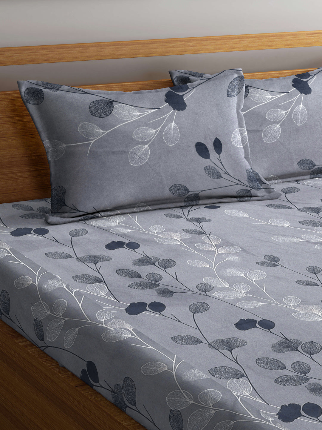 Klotthe Multi Floral 300 TC Cotton Blend Fitted Super King Double Bedsheet Set in Book Fold Packing (270X270 cm)