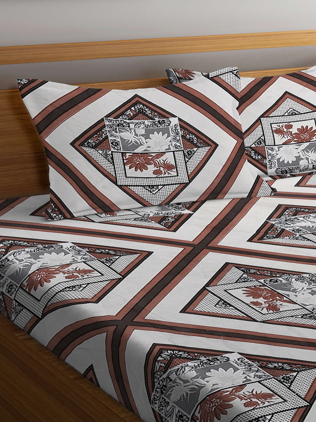 Klotthe Multi Abstract 300 TC Cotton Blend Super King Double Bedsheet Set in Book Fold Packing