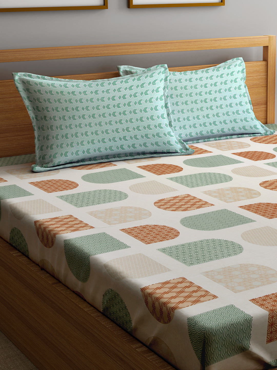 Klotthe Multicolor Geometric 300 TC Cotton Blend Double Bedsheet with 2 Pillow Covers