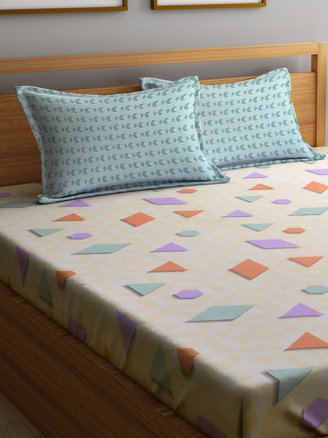 Klotthe Multicolor Geometric 300 TC Cotton Blend Fitted Double Bedsheet with 2 Pillow Covers