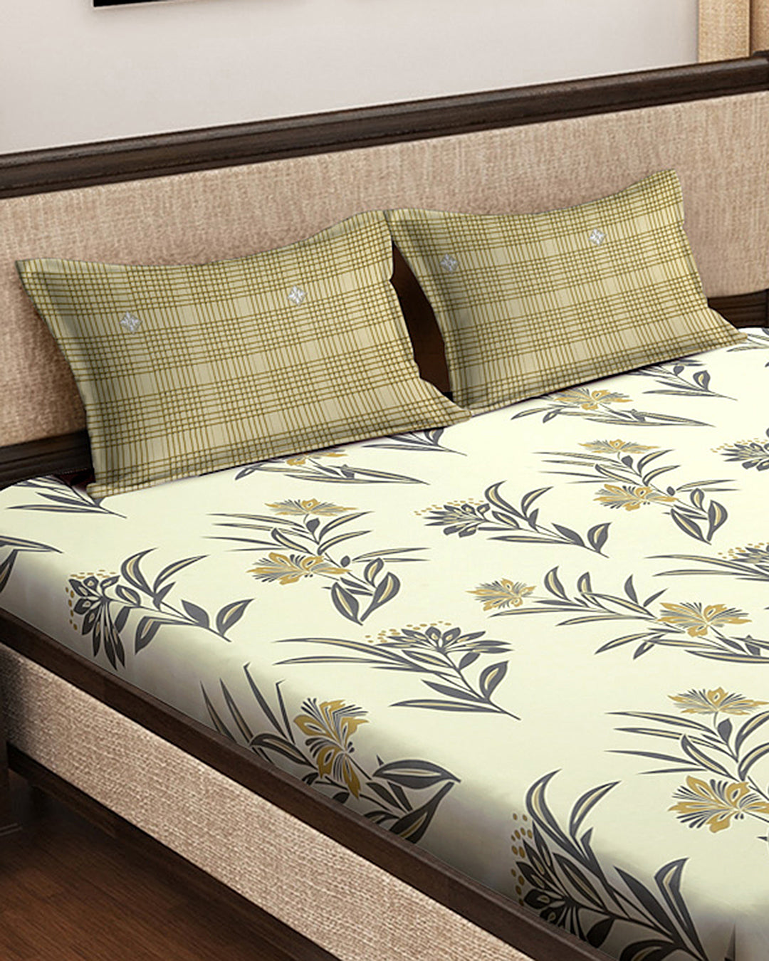 Klotthe Multicolor Floral 300 TC Cotton Blend Super King Double Bedsheet Set in Book Fold Packing (270X270 cm)