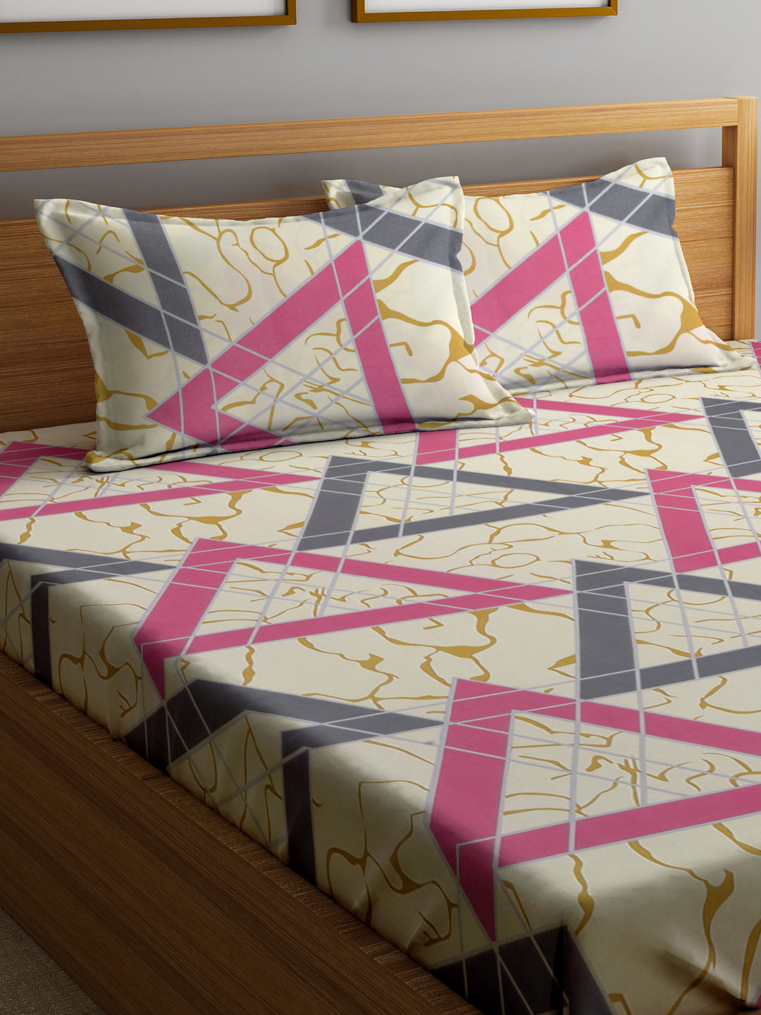 Klotthe Multicolor Geometric 300 TC Cotton Blend Fitted Double Bedsheet with 2 Pillow Covers