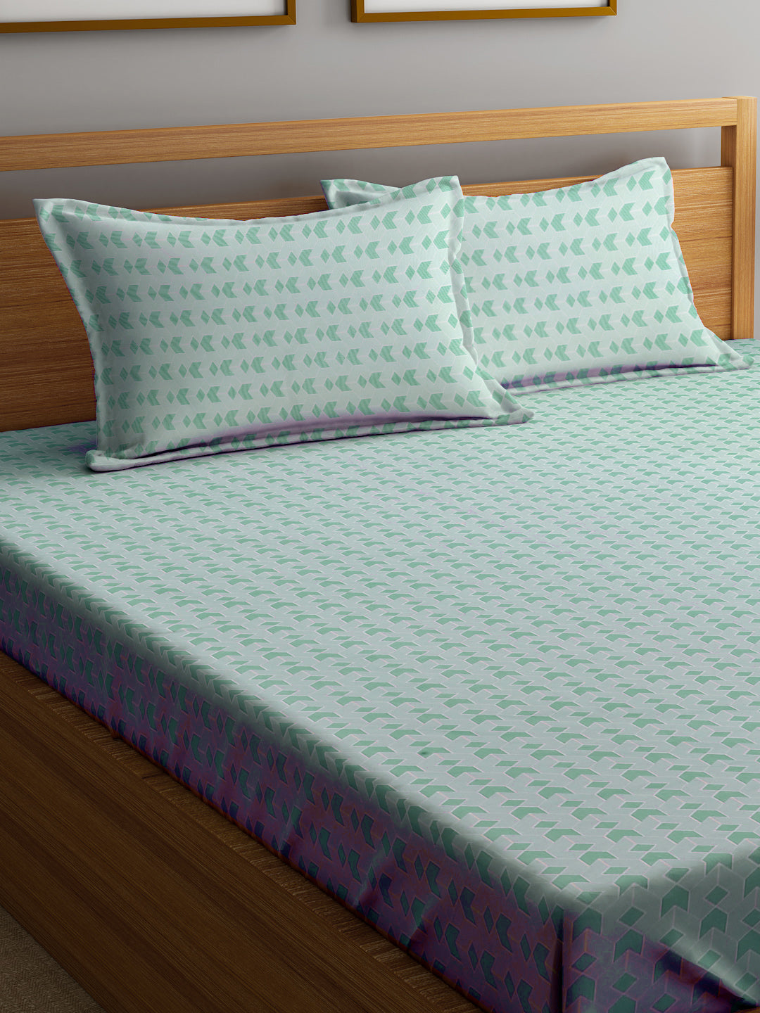Klotthe Green Geometric 300 TC Cotton Blend Double Bedsheet with 2 Pillow Covers