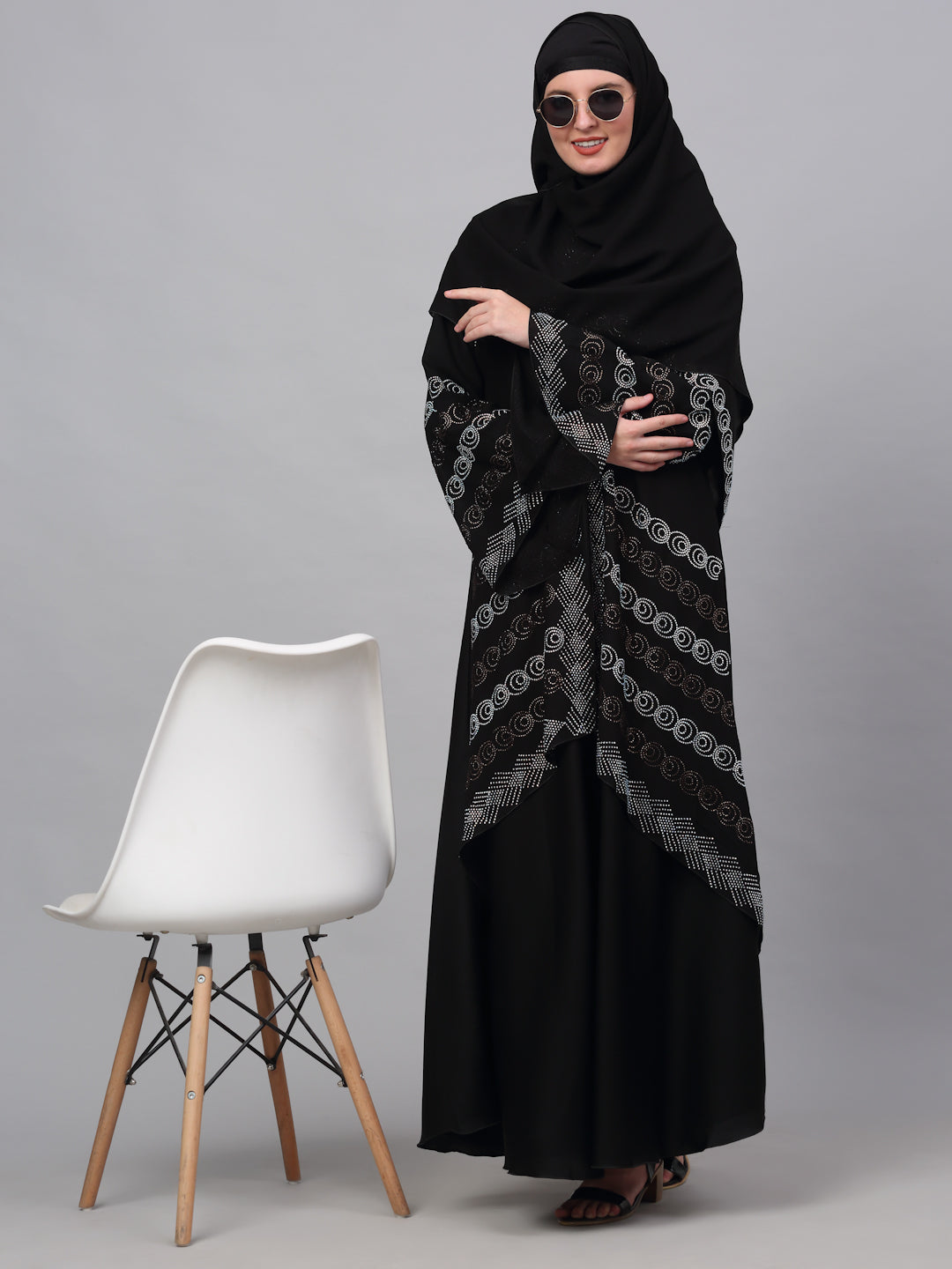 Klotthe Women Black Embellished Burqa With Scarves