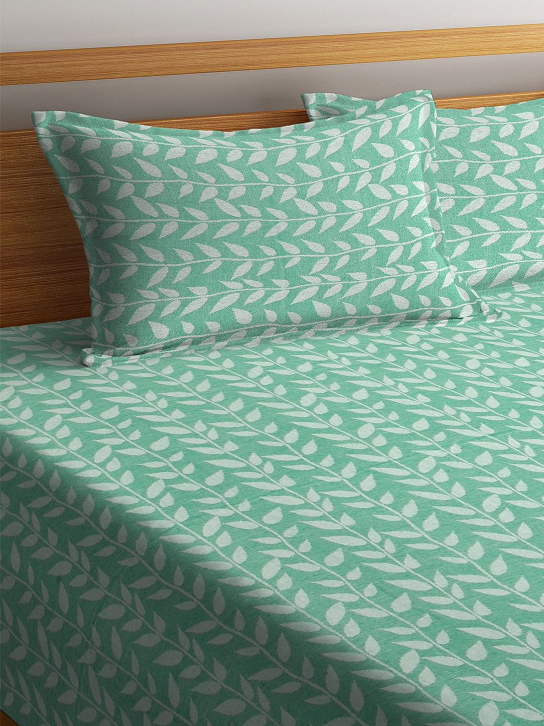 KLOTTHE Set of Two Multi Cotton Geometric Double King Bed Covers With 4 Pillow Covers (250X225 cm)