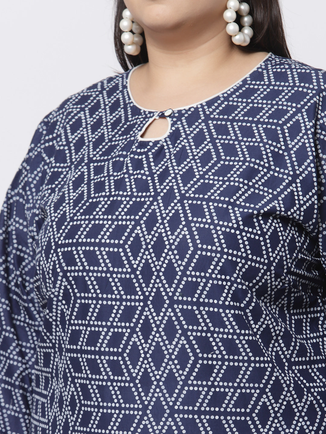 Klotthe Women Blue Geometric Printed Pure Cotton Round Neck Kurti